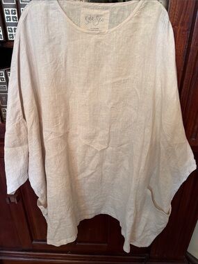 Kyla Seo. Fabulous Women's Cream Linen Tunic Top